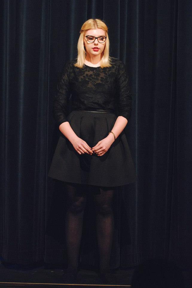 Scena ze spektaklu Mury zamiast mostów 1