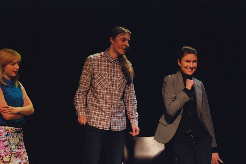 Scena ze spektaklu Mury zamiast mostów 11