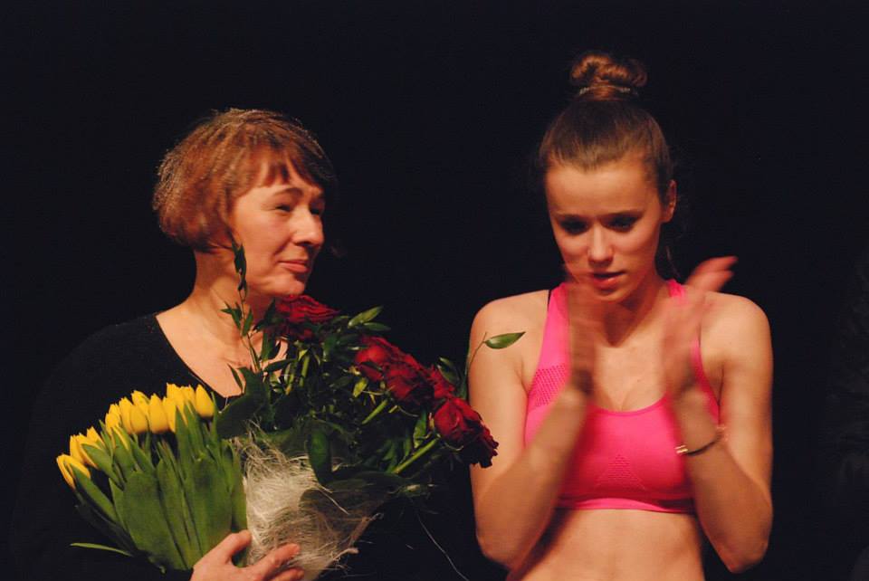 Scena ze spektaklu Mury zamiast mostów 35