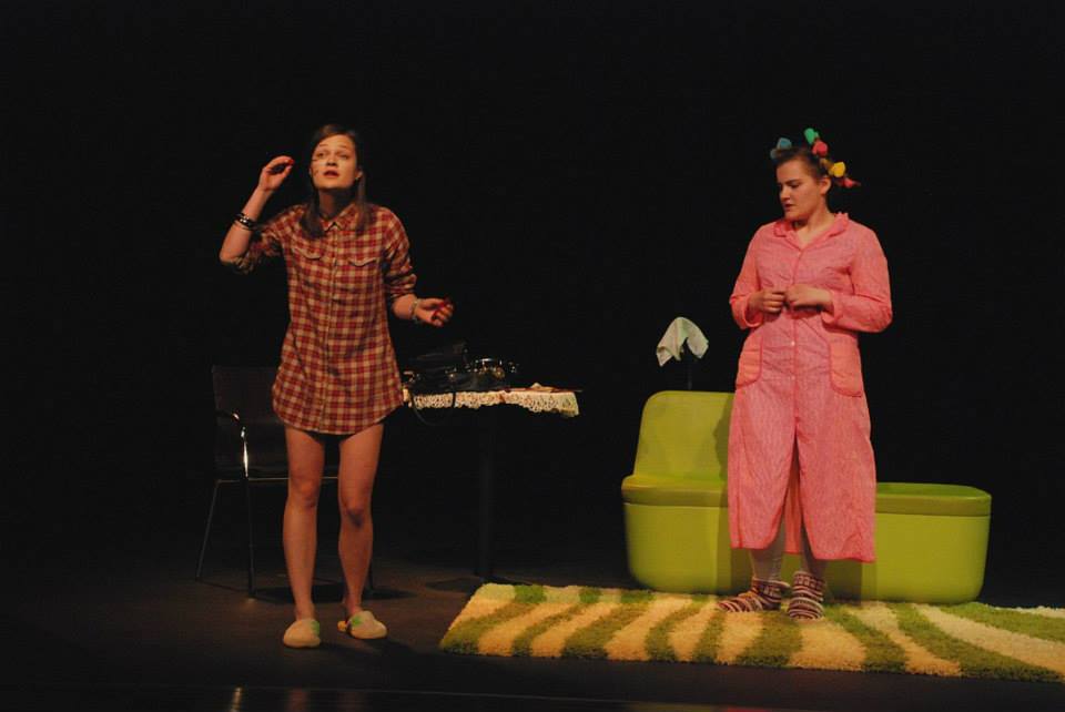 Scena ze spektaklu Mury zamiast mostów 38