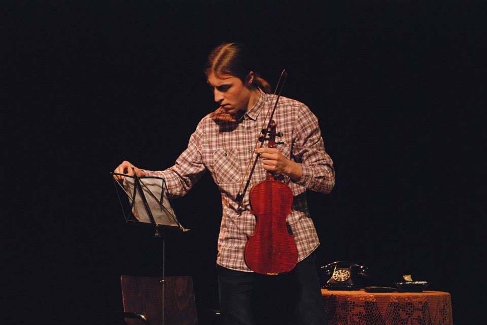 Scena ze spektaklu Mury zamiast mostów 4