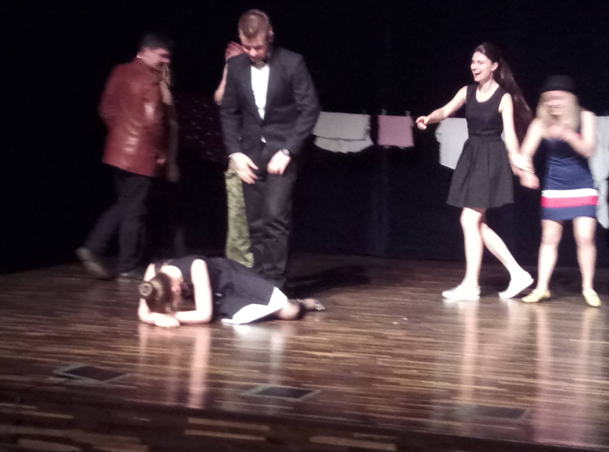 Scena ze spektaklu Niepokój, niepewność 2