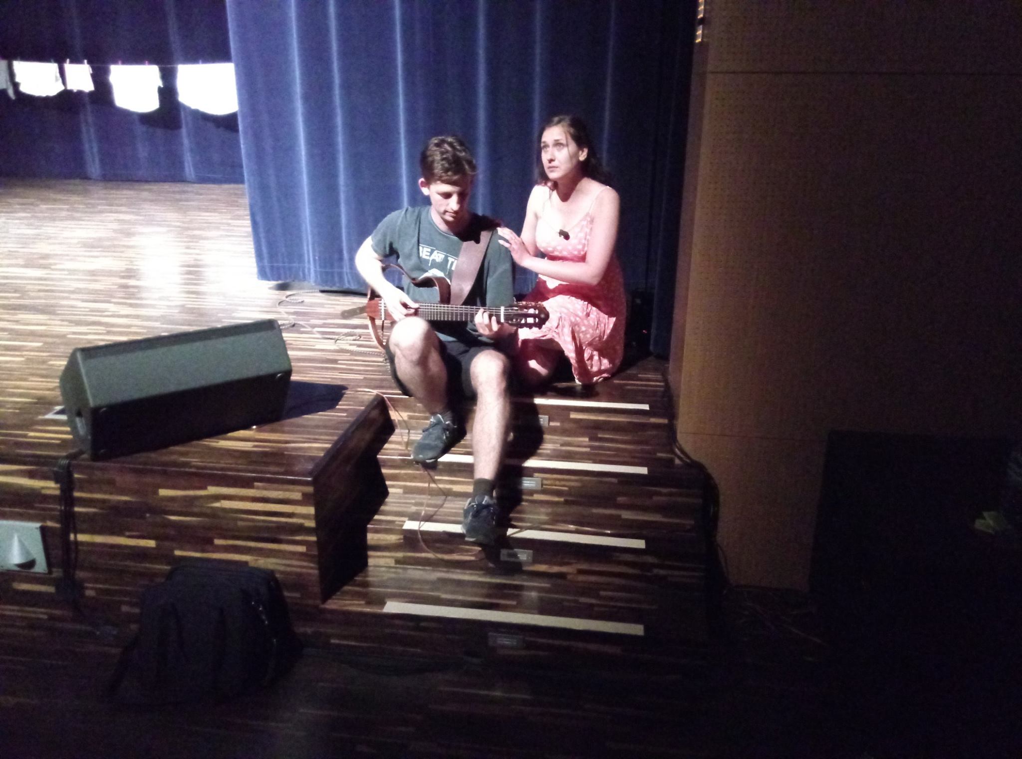 Scena ze spektaklu Niepokój, niepewność 4